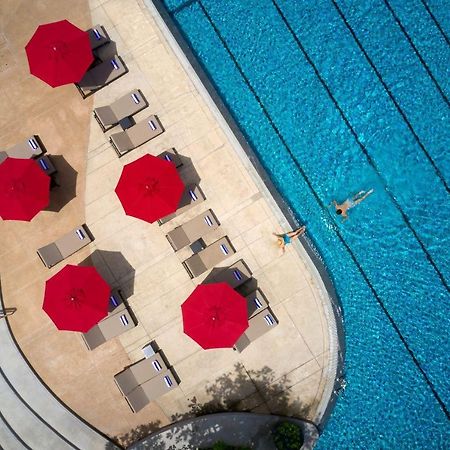 Amari Pattaya Hotel Exterior foto Aerial view of the pool