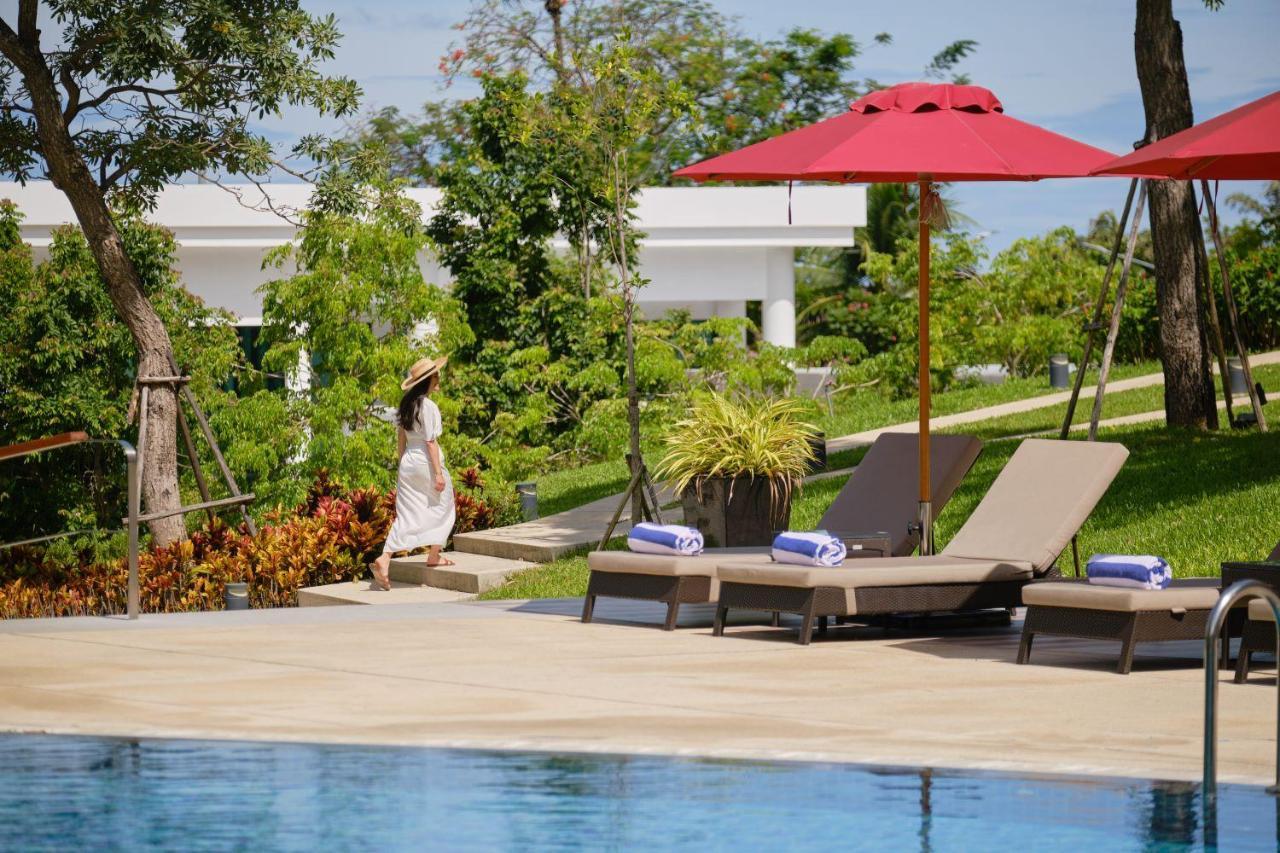 Amari Pattaya Hotel Exterior foto The pool at the hotel