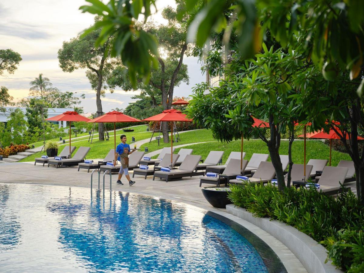 Amari Pattaya Hotel Exterior foto The pool at the U Sathorn