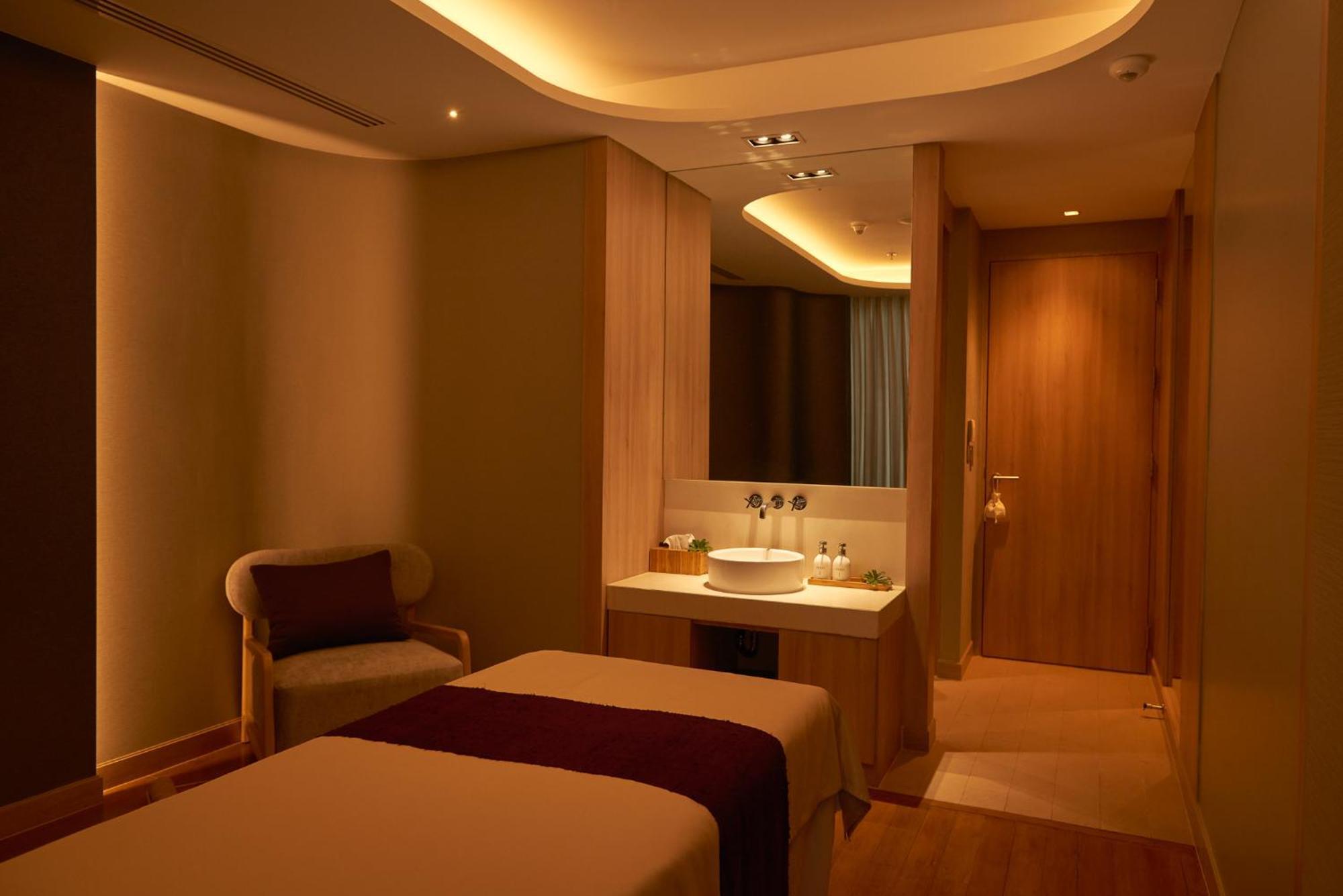 Amari Pattaya Hotel Exterior foto A treatment room at the spa