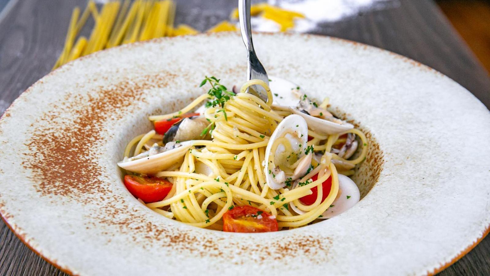 Amari Pattaya Hotel Exterior foto Spaghetti alla vongole