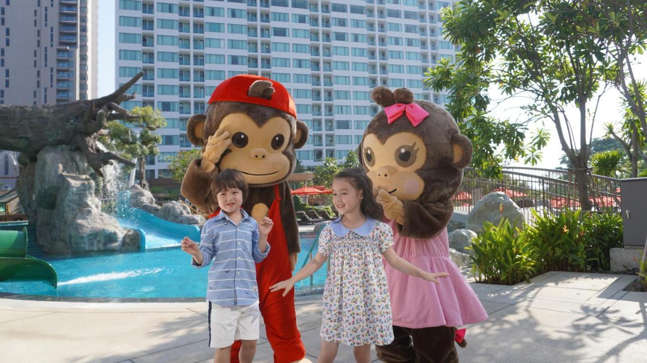 Amari Pattaya Hotel Exterior foto The two mascots of the park